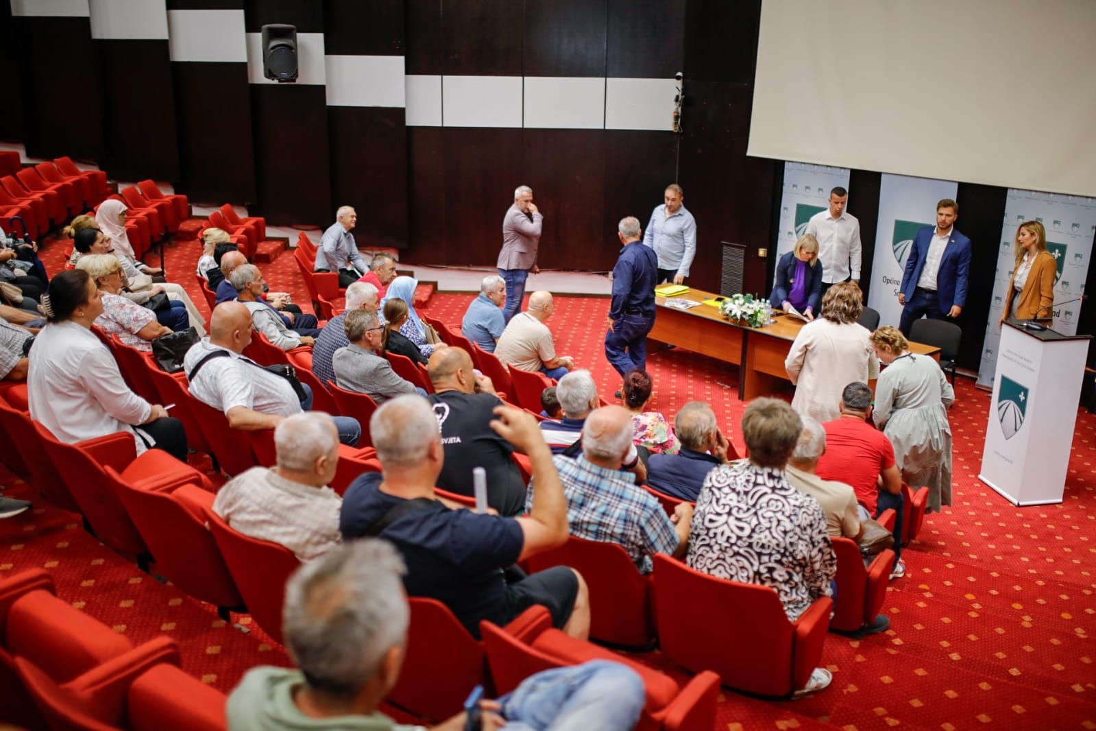 Podjela plastenika omogućava građanima da proizvode svježe, organsko povrće, doprinosi zdravijem načinu života i jača osjećaj zajedništva unutar općine