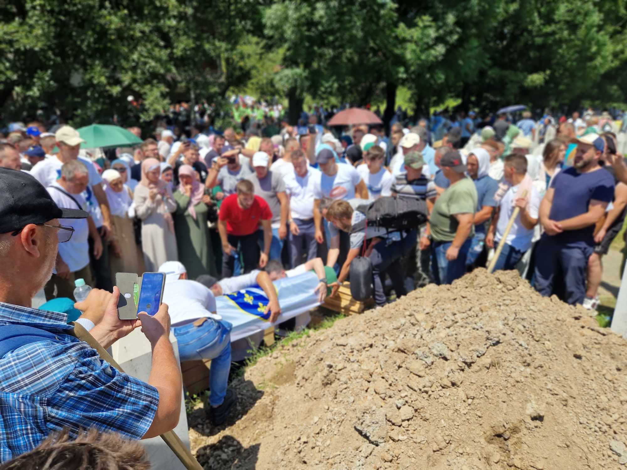 Sva tuga danas se slila u Potočare: Ukopano 14 žrtava genocida u Srebrenici