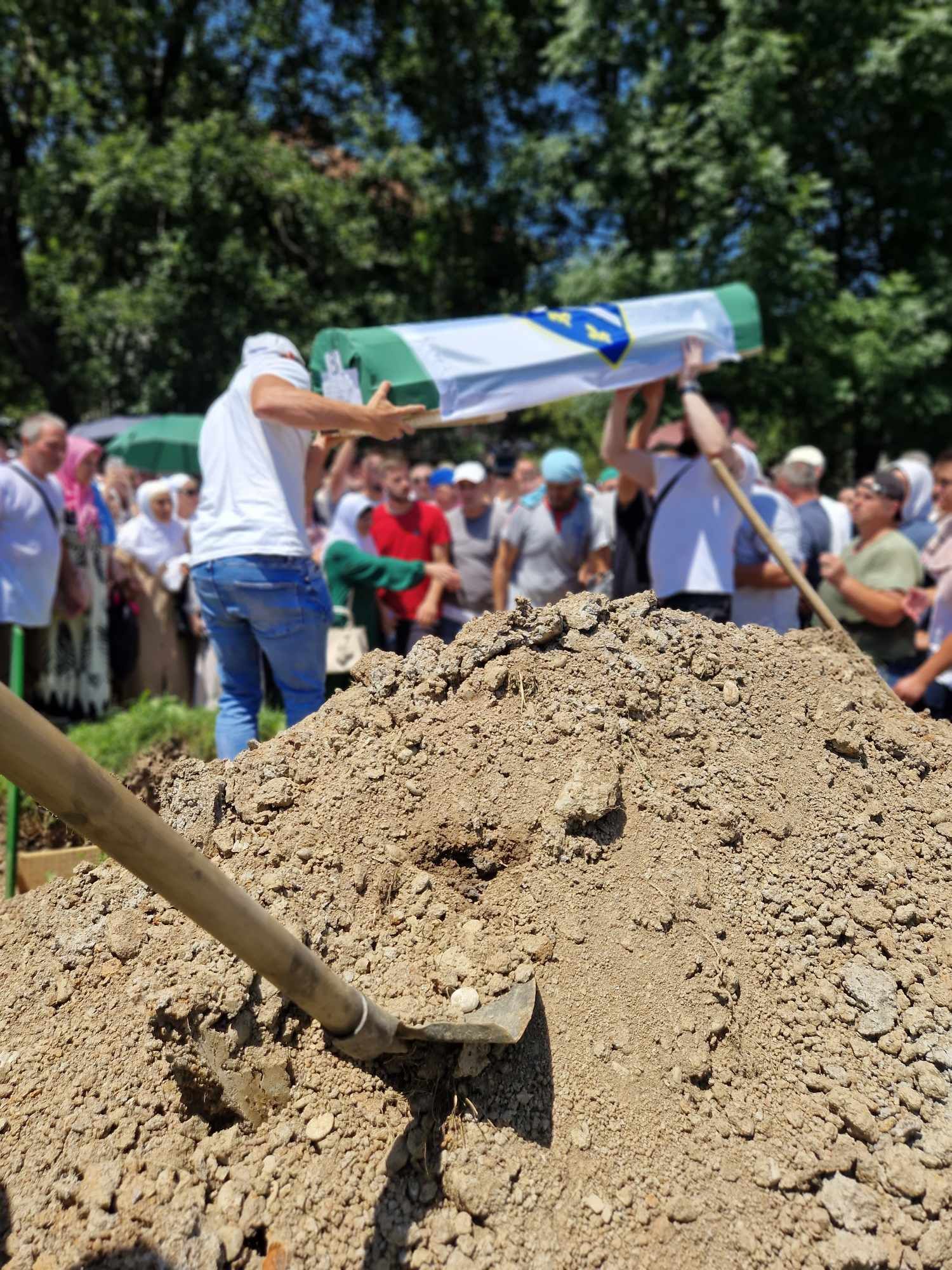 Sva tuga danas se slila u Potočare: Ukopano 14 žrtava genocida u Srebrenici