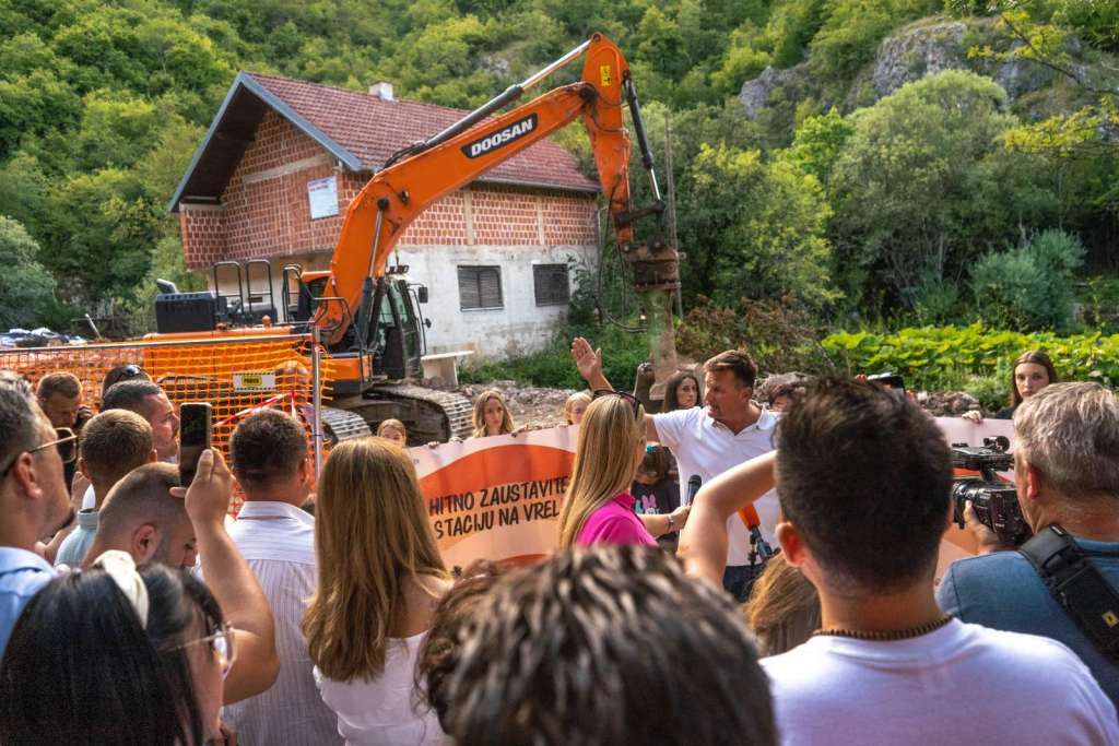 Utvrđeno je da ima promjena u flori i fauni, te svemu onome što čini biodiverzitet Nacionalnog parka, gdje su primijećena određena zamućena u rijeci 