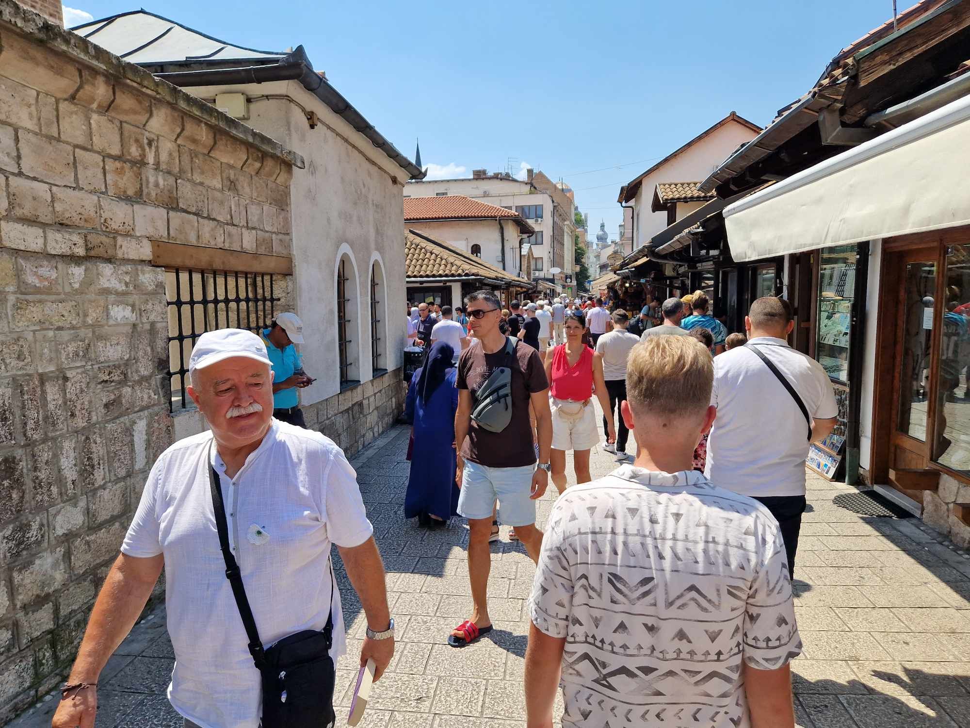 Apeluju da se tijelo ne opterećuje obilnim masnim obrocima                            