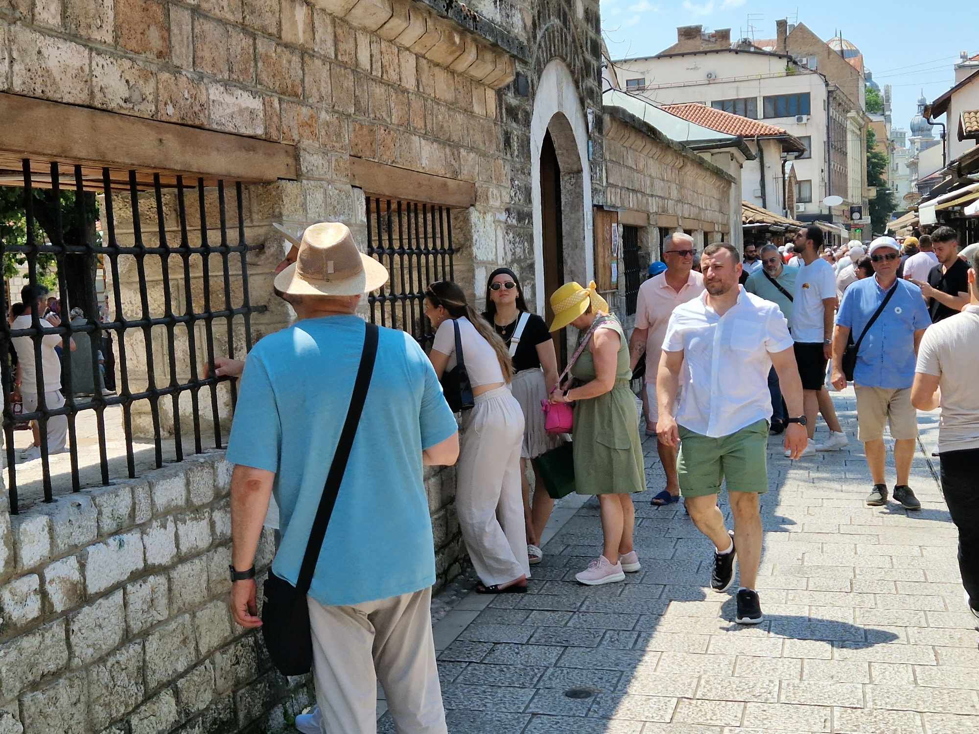 Zbog visokih temperatura građani kolabriraju: Ovako se možete zaštiti