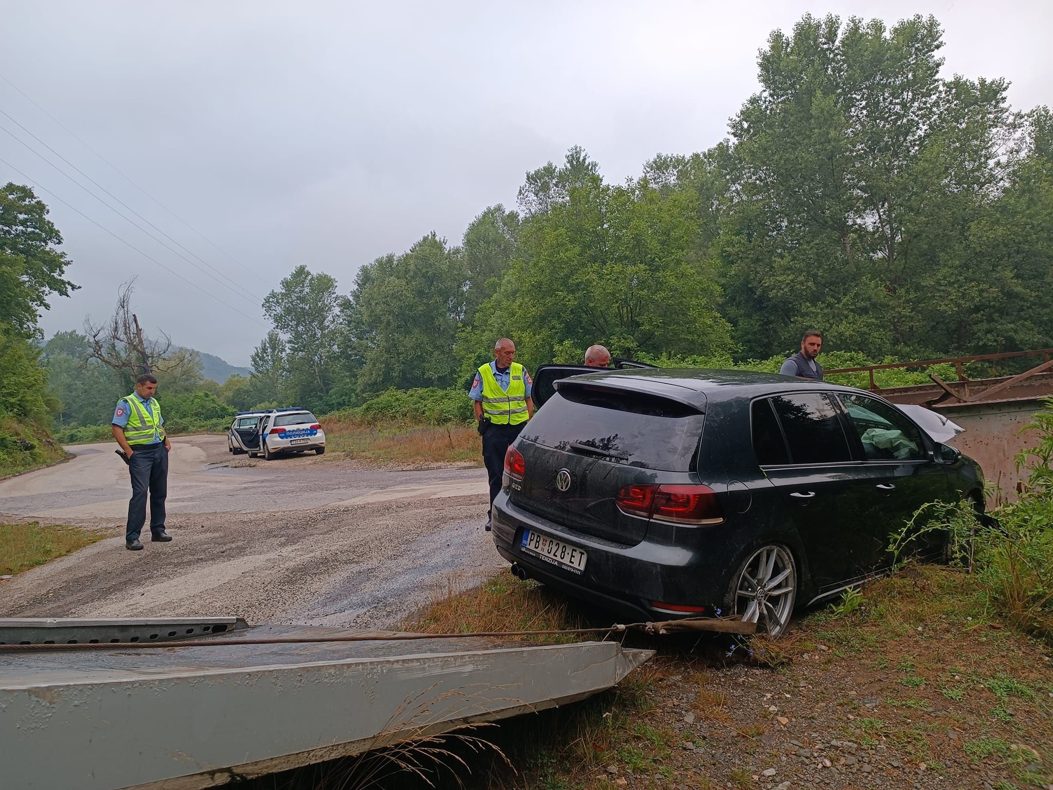 U automobilu je bilo pet osoba                                                                                                               