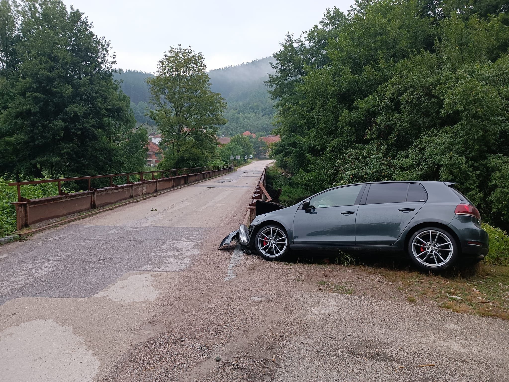 U automobilu je bilo pet osoba                                                                                                               