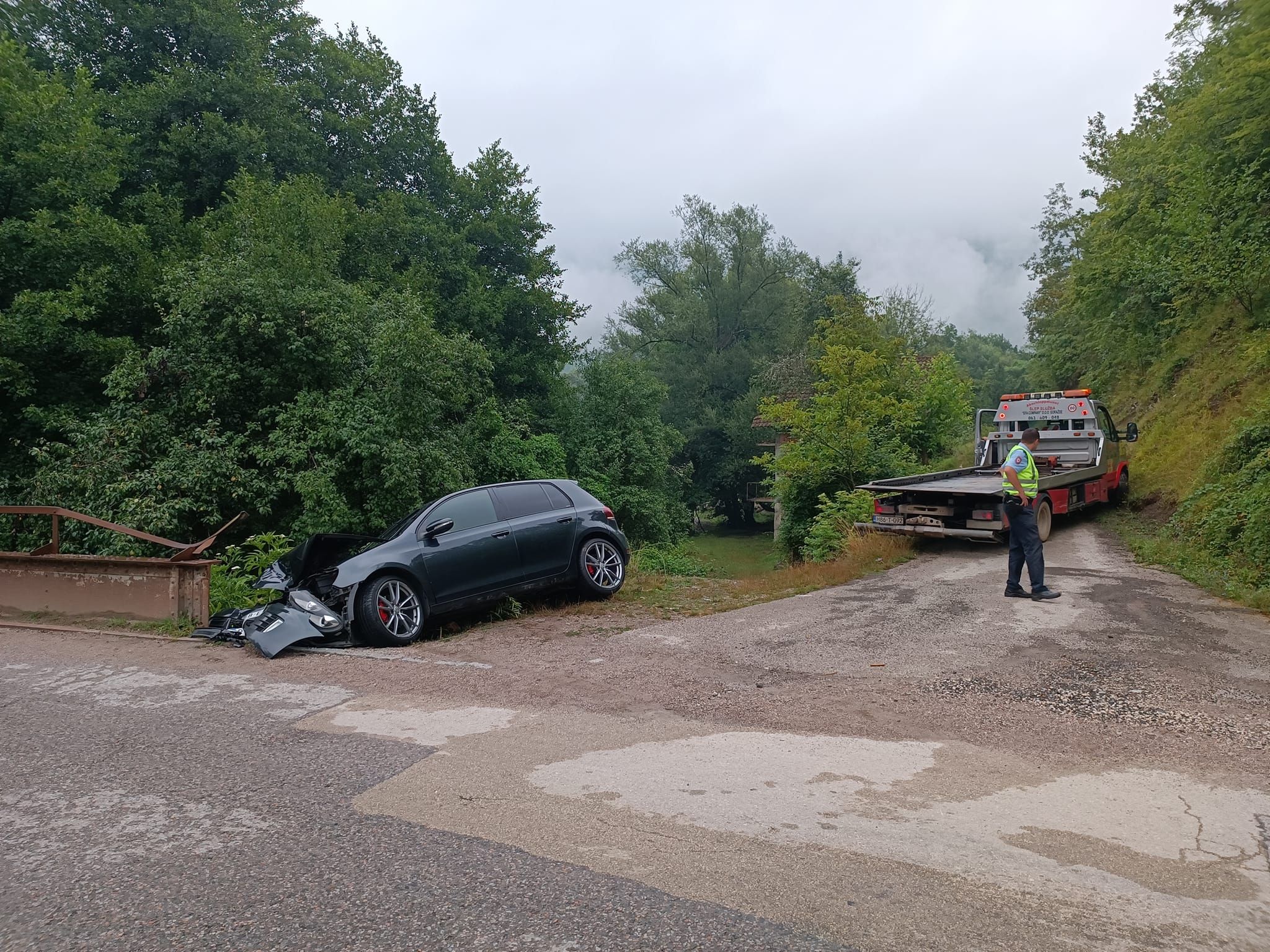 U automobilu je bilo pet osoba                                                                                                               
