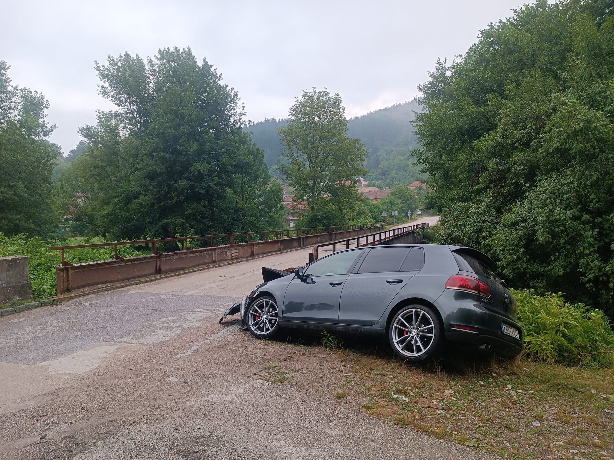 U automobilu je bilo pet osoba                                                                                                               