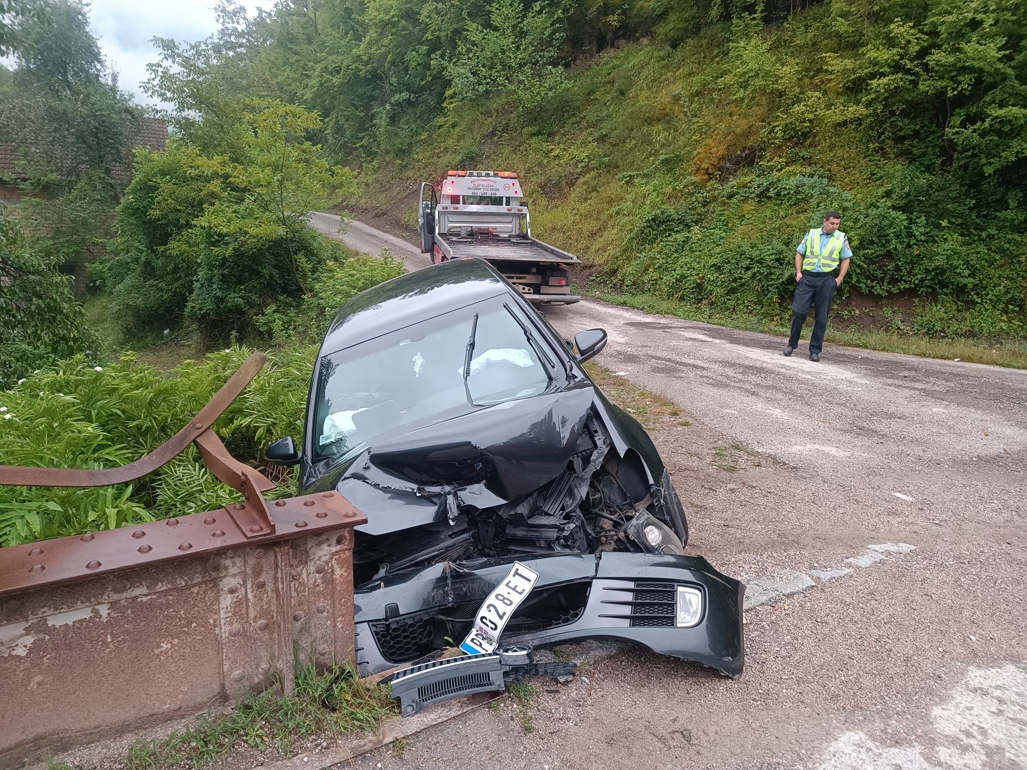 U automobilu je bilo pet osoba                                                                                                               