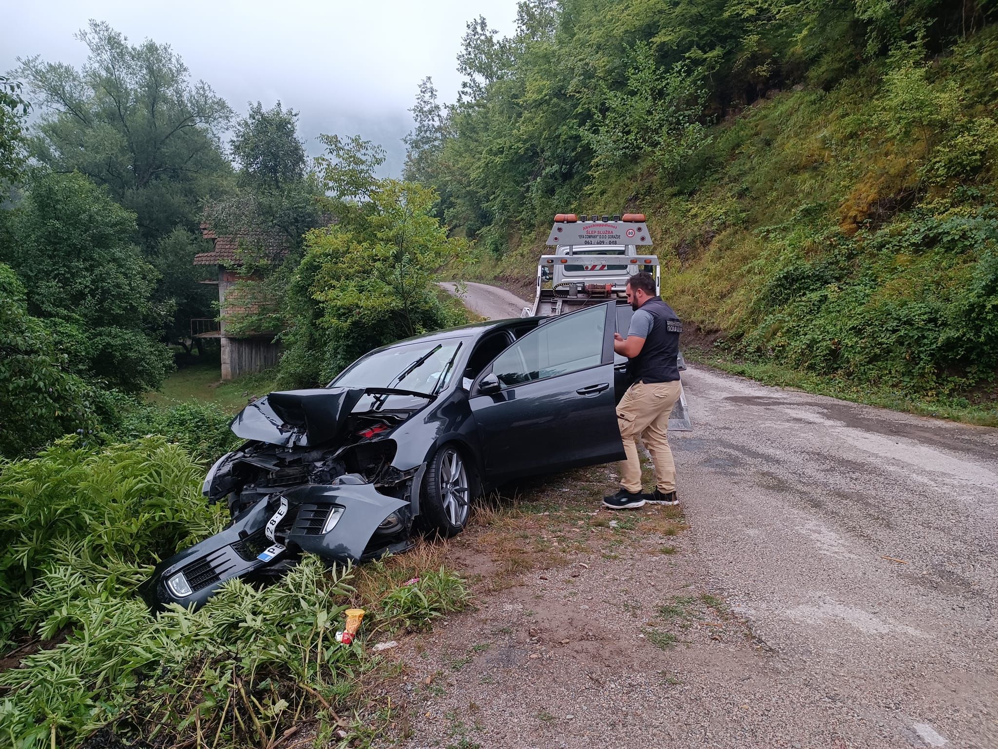 U automobilu je bilo pet osoba                                                                                                               