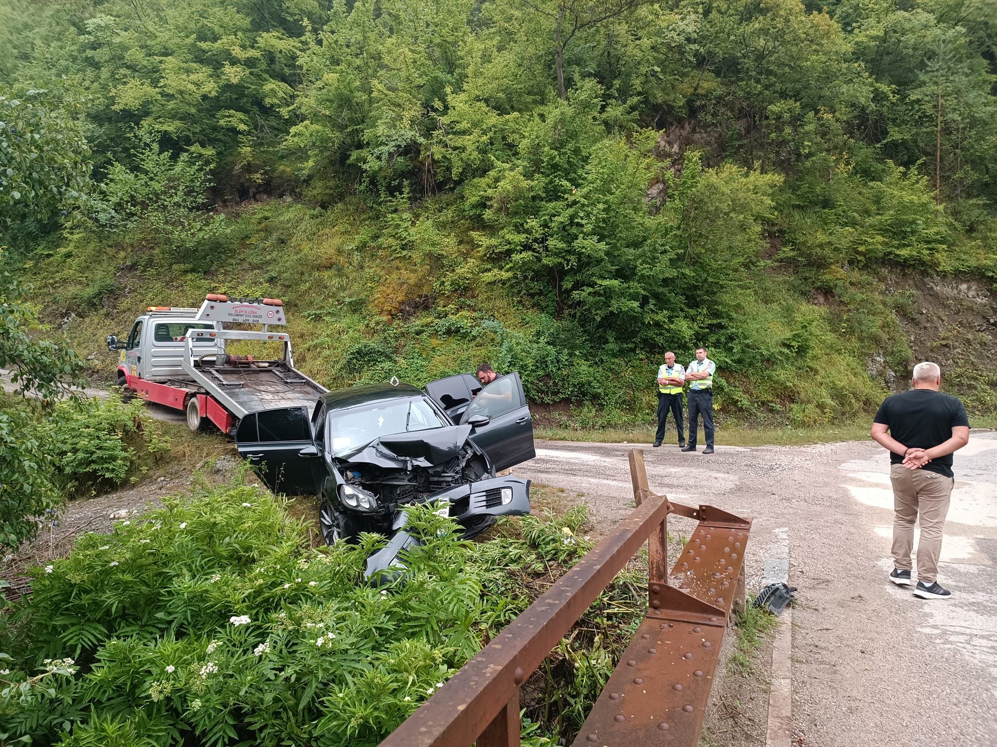 U automobilu je bilo pet osoba                                                                                                               