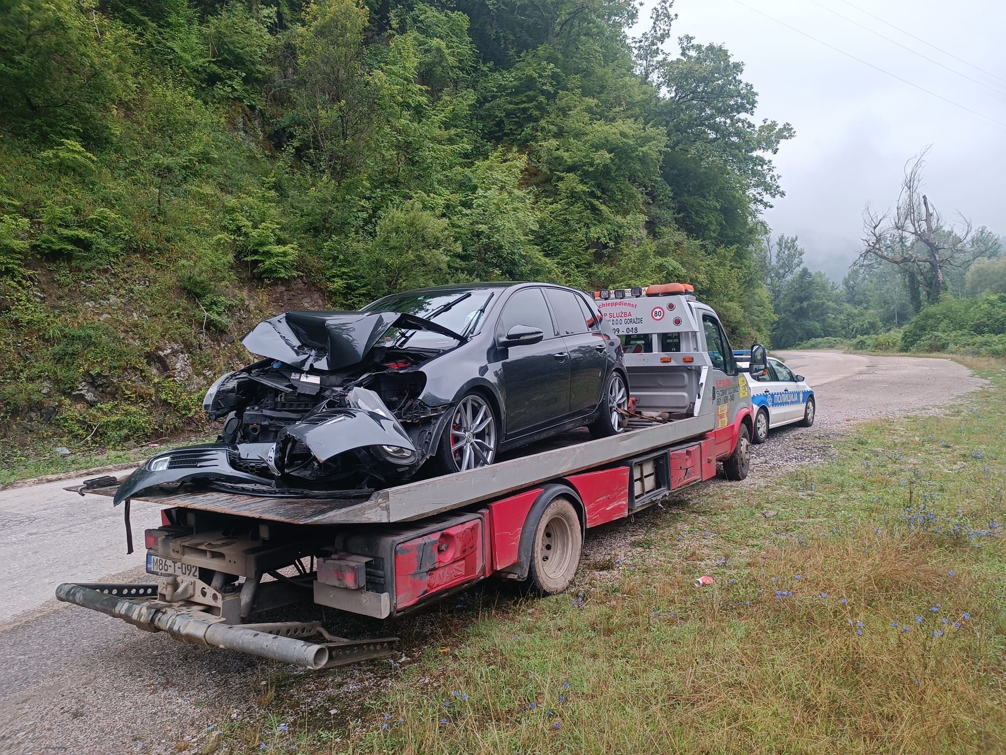 U automobilu je bilo pet osoba                                                                                                               