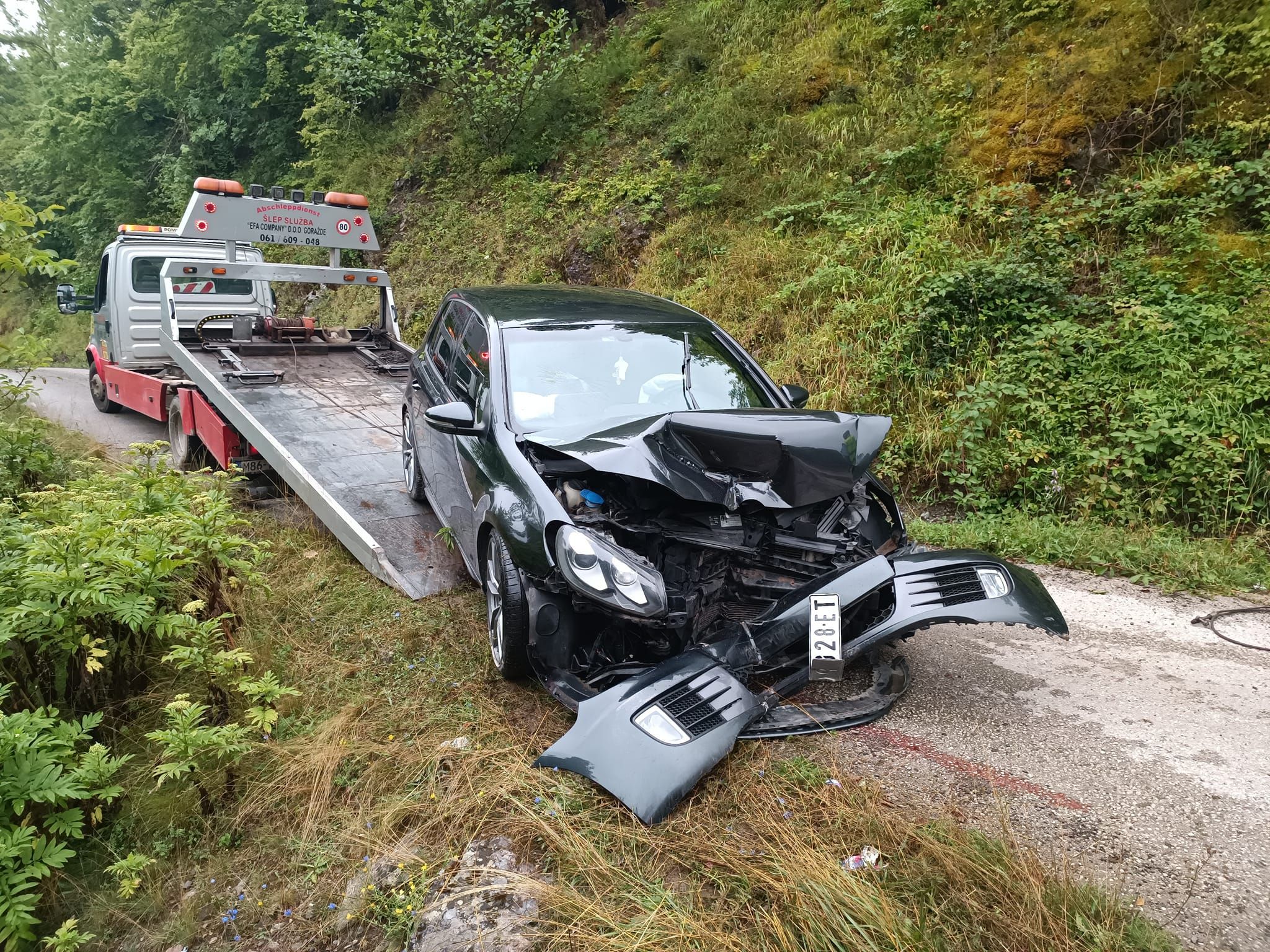 U automobilu je bilo pet osoba                                                                                                               