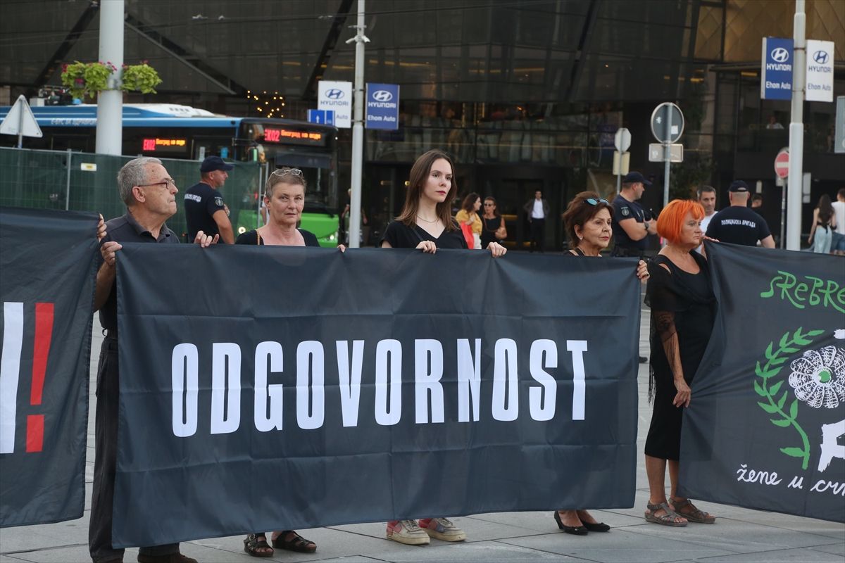 'Žene u crnom' pozvale vlasti u Srbiji da prekinu sa negiranjem genocida u Srebrenici