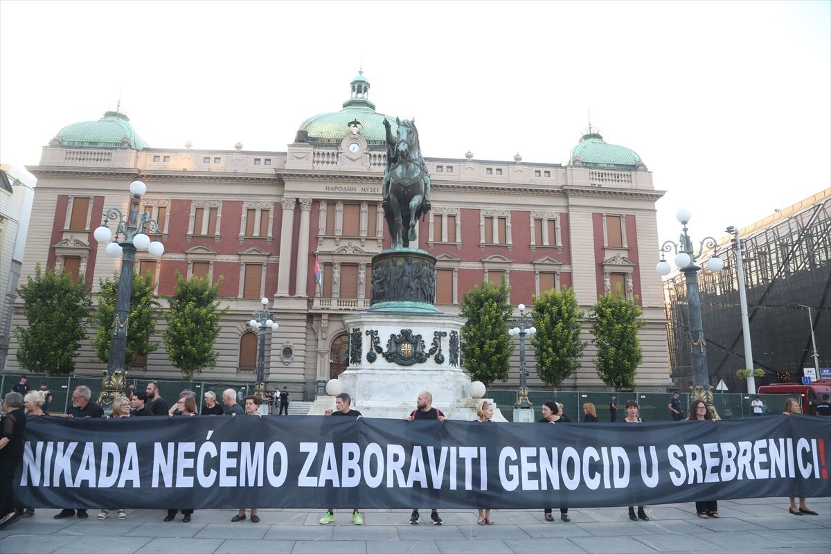 'Žene u crnom' pozvale vlasti u Srbiji da prekinu sa negiranjem genocida u Srebrenici
