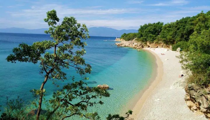 Načelnik Kostrene Dražan Vranić izjavio je da se nakon pokrenutih postupaka nada cjelovitom i trajnom rješenju tog ozbiljnog problema