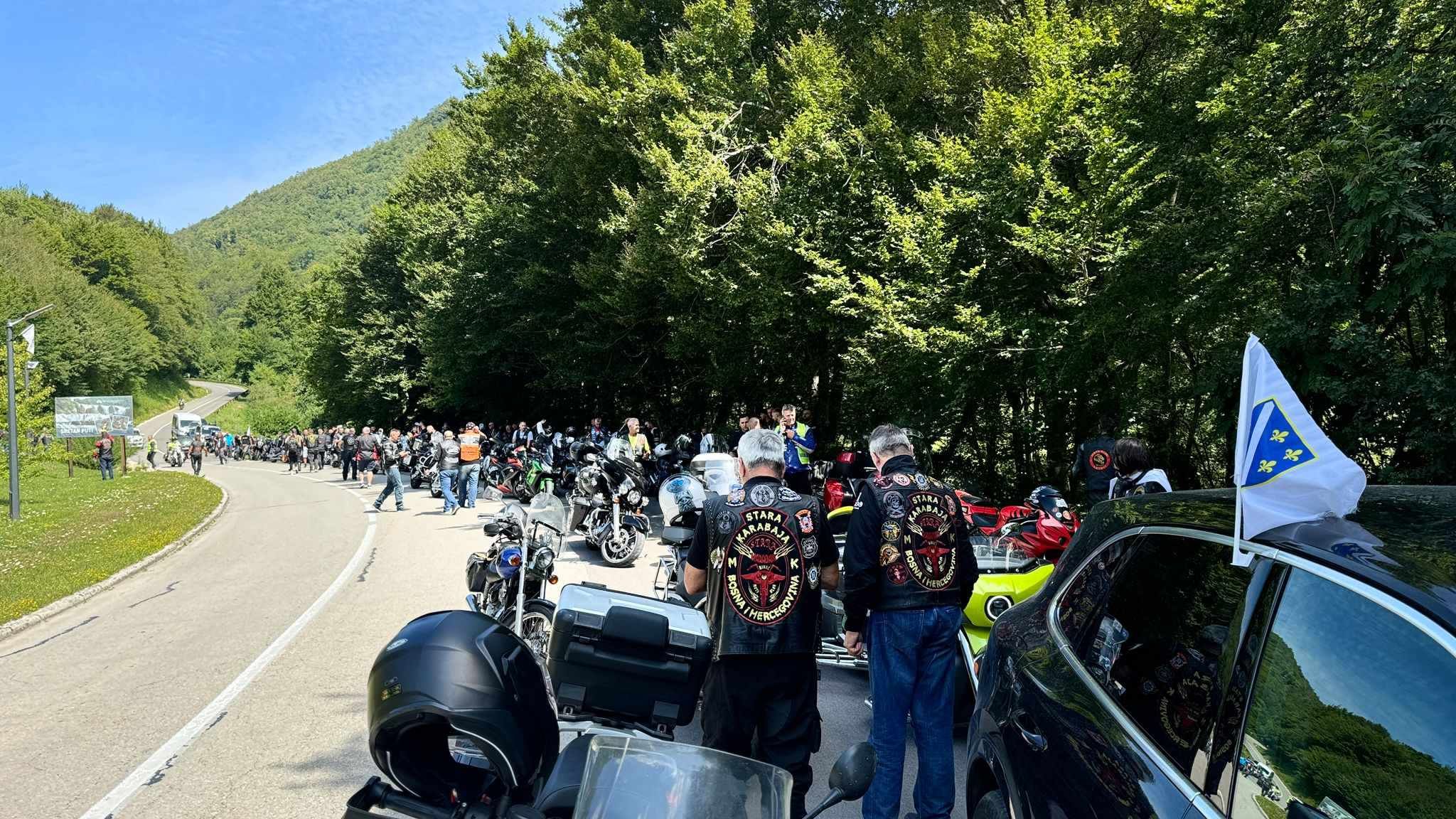 Učesnici 8. Moto maratona 'Dani slobode' u Ljutočkoj dolini: Obilaze šehidska mezarja