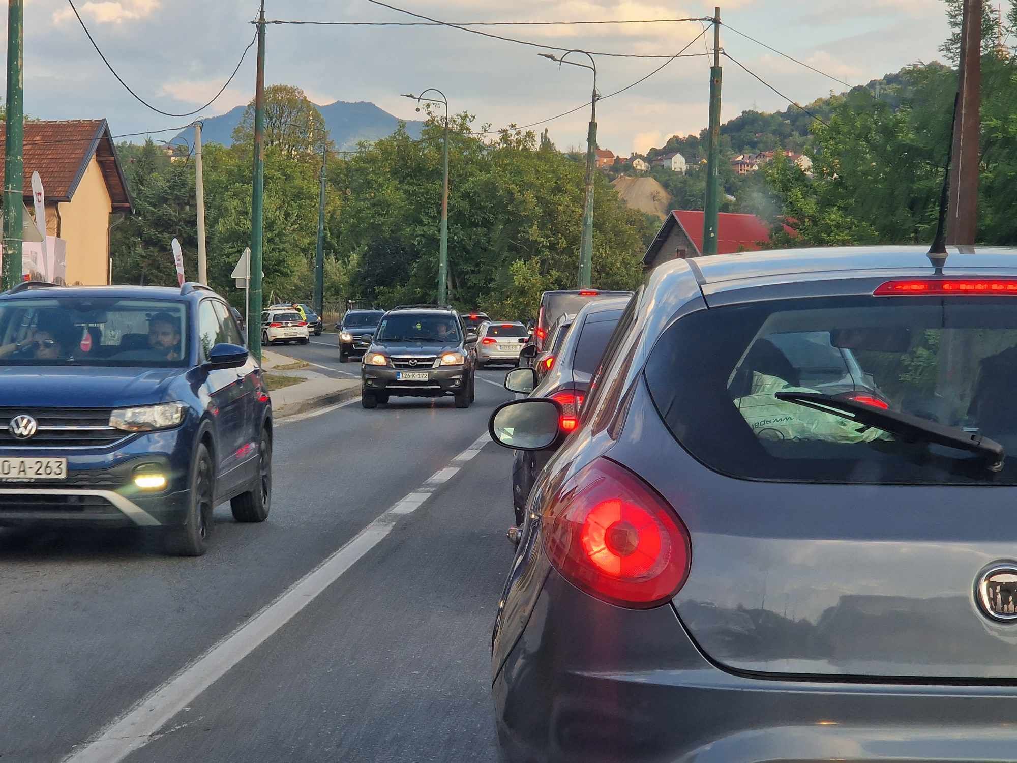Vozači, oprez: Velike gužve prema Sarajevu zbog saobraćajne nezgode