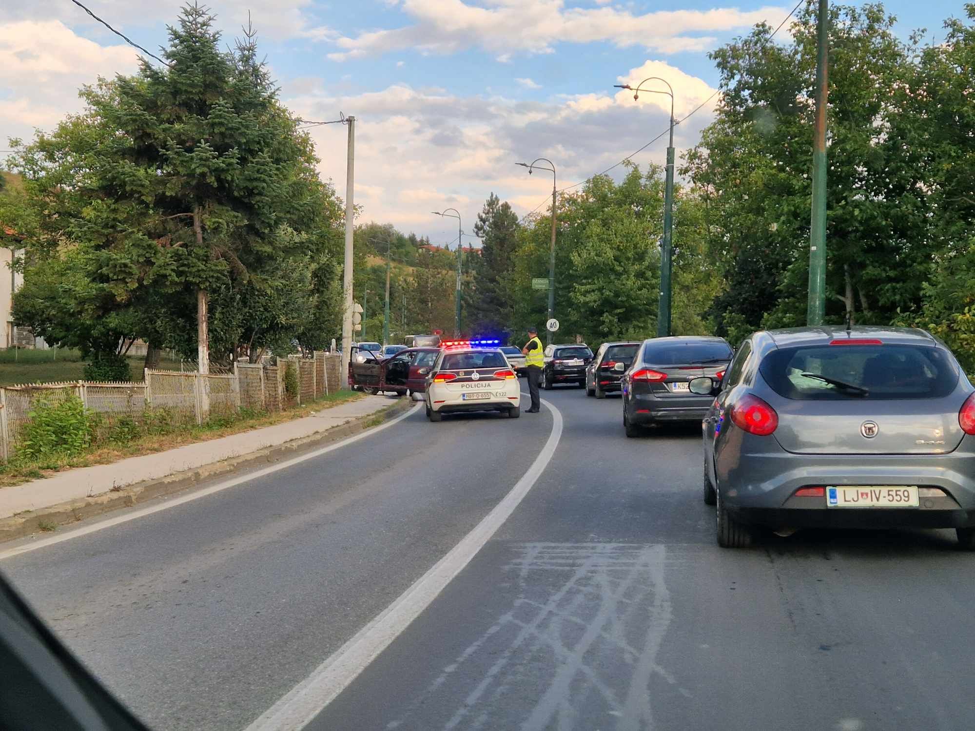 Vozači, oprez: Velike gužve prema Sarajevu zbog saobraćajne nezgode