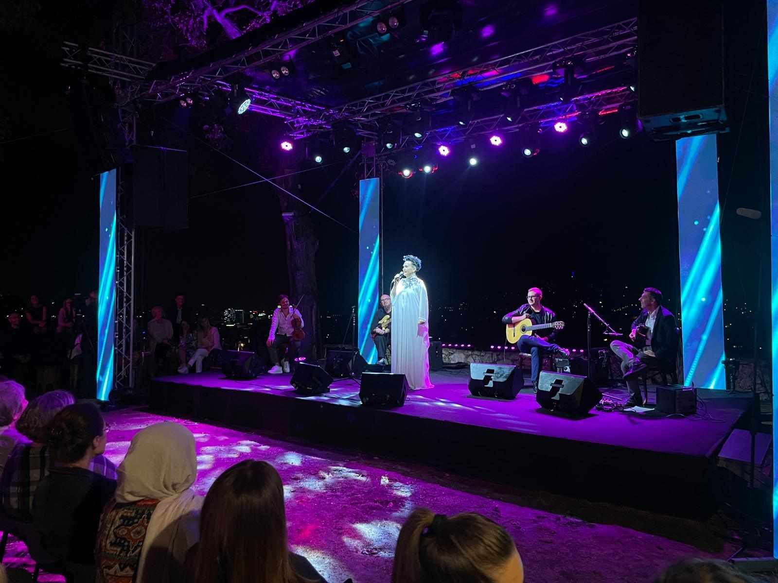 Za Amiru ljudi širom svijeta kažu da je ambasadorica sevdaha jer sevdah nosi sa sobom svugdje