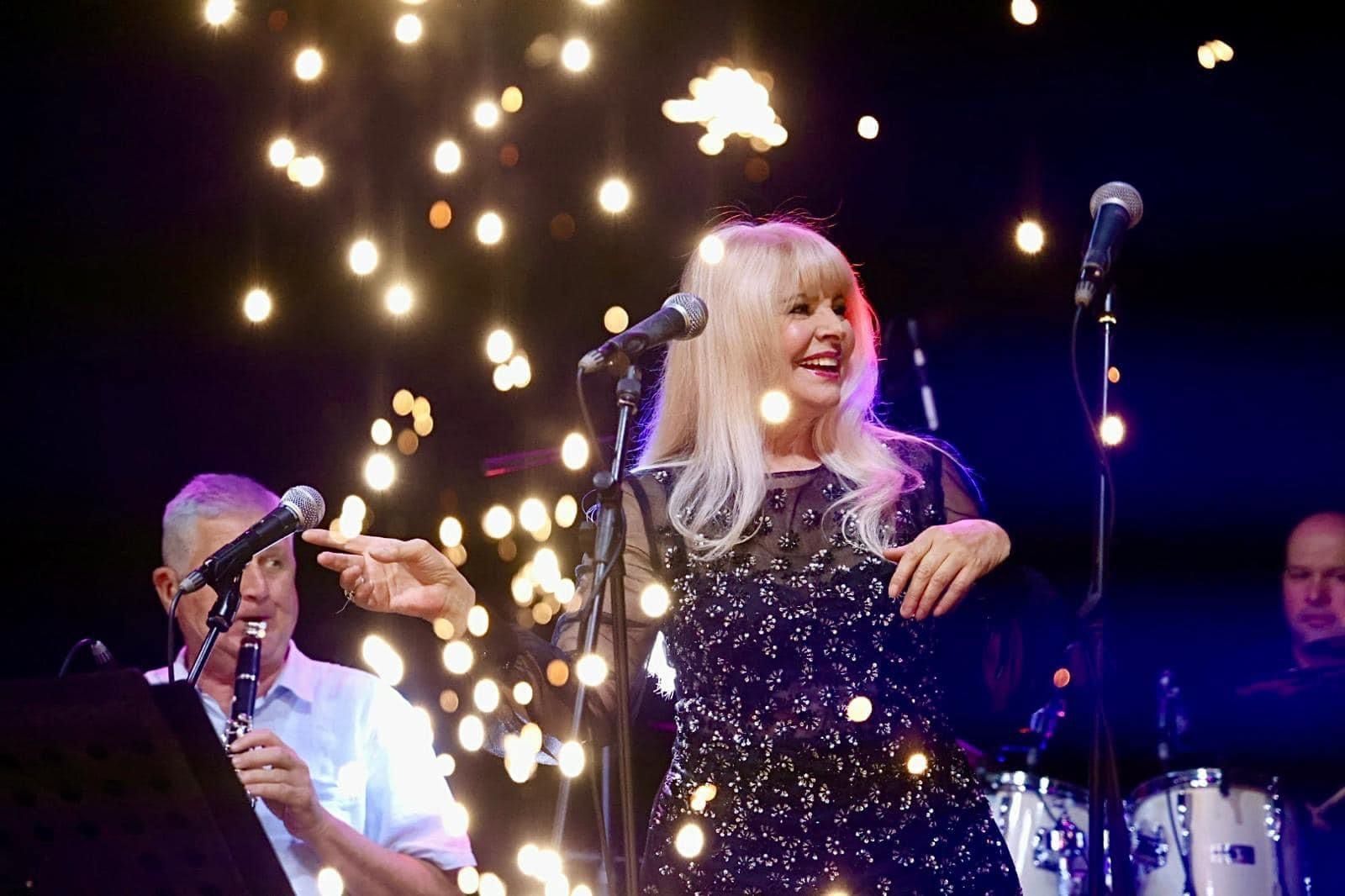 Jedna od asocijacija na sevdalinku je i Hanka Paldum koja svojim glasom donosi posebnu notu ovoj tradicionalnoj bosanskoj pjesmi