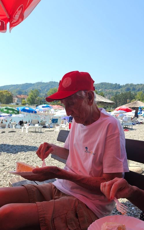 Veselo na Panonskim jezerima: Najstariji kupač Mujo proslavio 97. rođendan