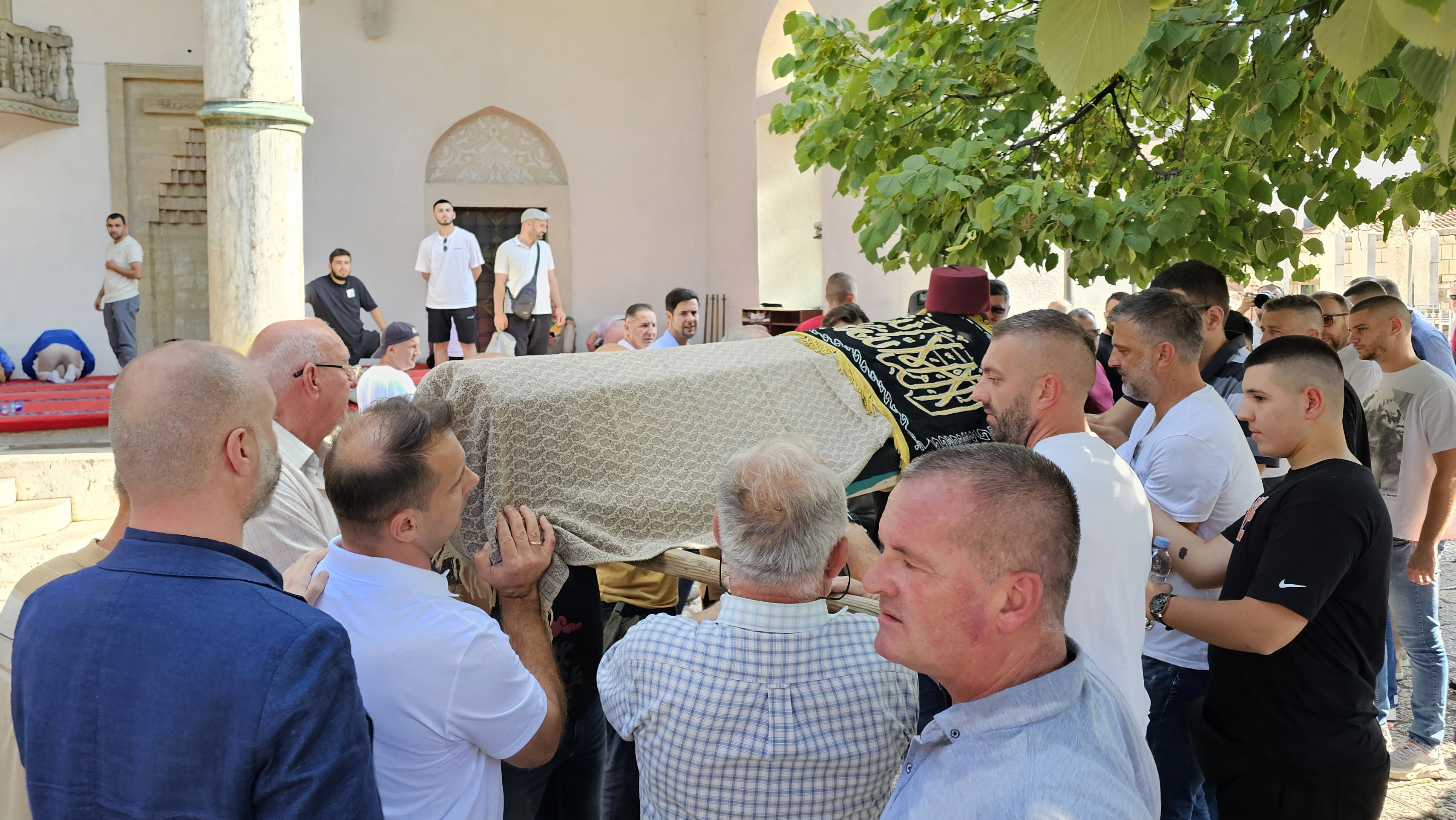 Klanjana dženaza i obavljen ukop Dženanu Uščupliću
