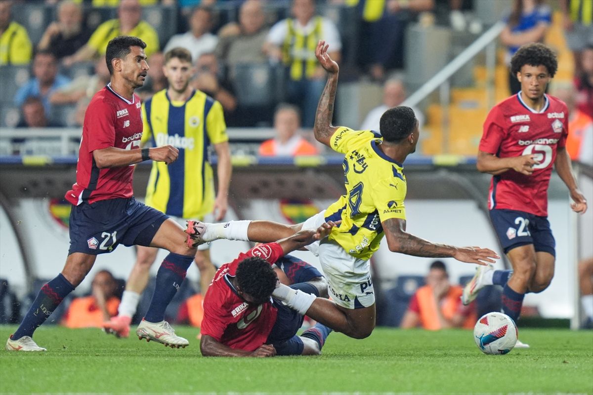 Fener je bio dominantan u prvom poluvremenu