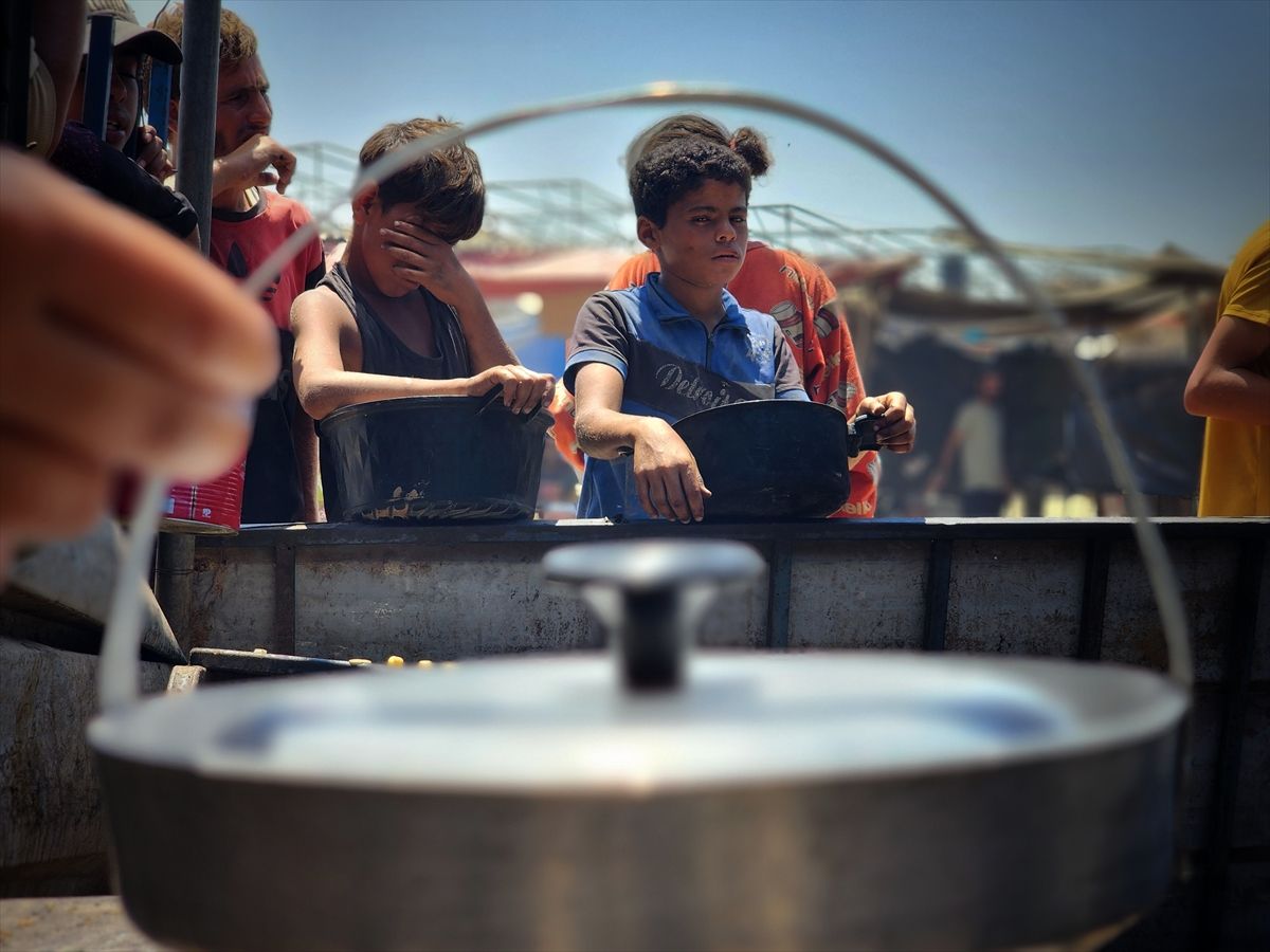 Svjetski humanitarni dan: Djeca u Gazi čekaju u redovima za hranu