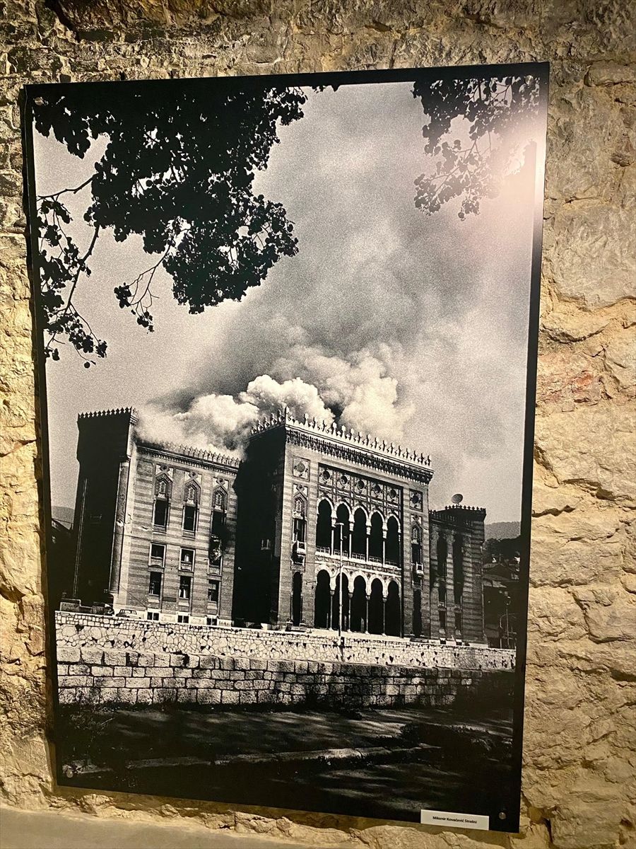 Strašni u Vijećnici: 32 godine od granatiranja i uništavanja simbola Sarajeva