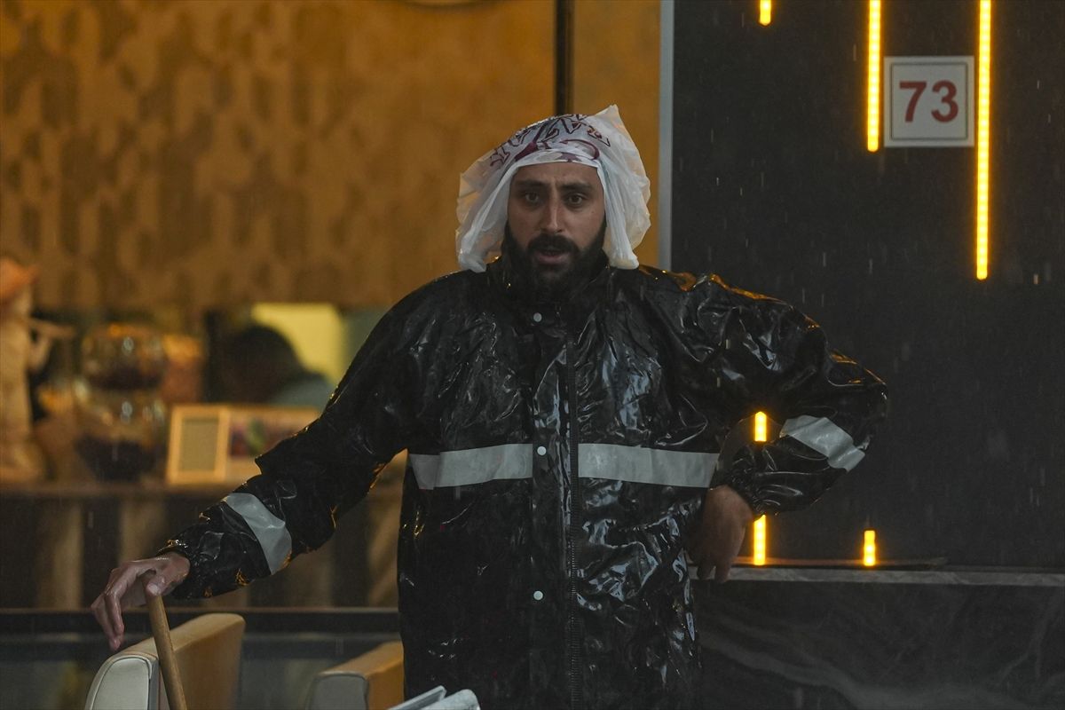 Saobraćaj je otežan u više kvartova Ankare, a građani su se od pljuska sklonili u stanice metroa i druge natkrivene objekte