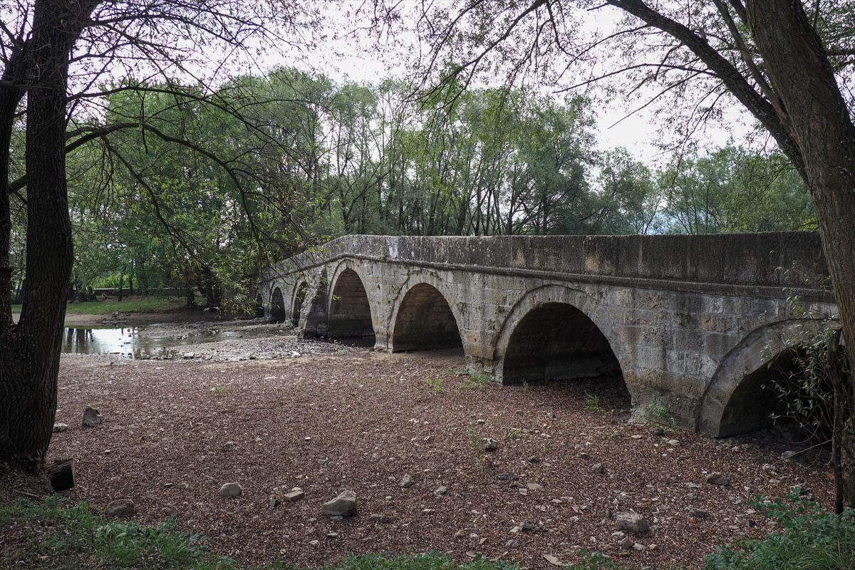 Nivo rijeke Bosne ispod Rimskog mosta veoma nizak: Uskoro očekujemo padavine