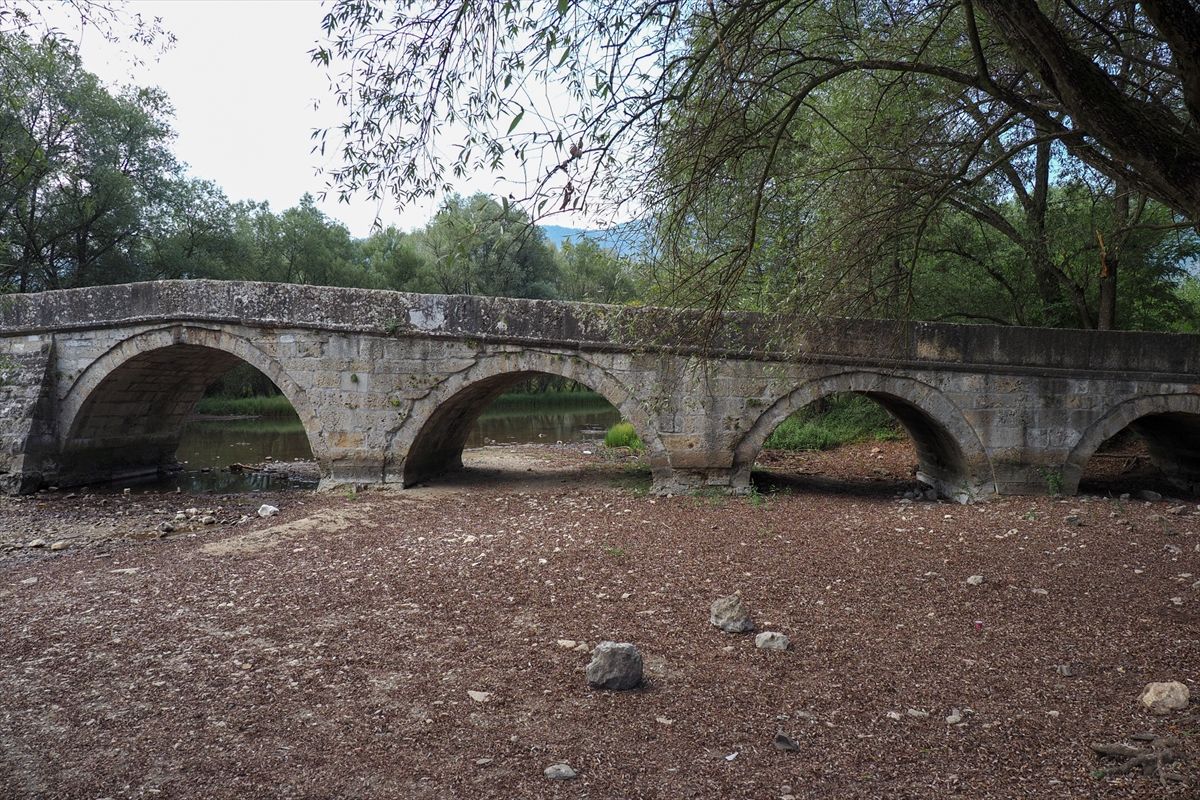 Nivo rijeke Bosne ispod Rimskog mosta veoma nizak: Uskoro očekujemo padavine