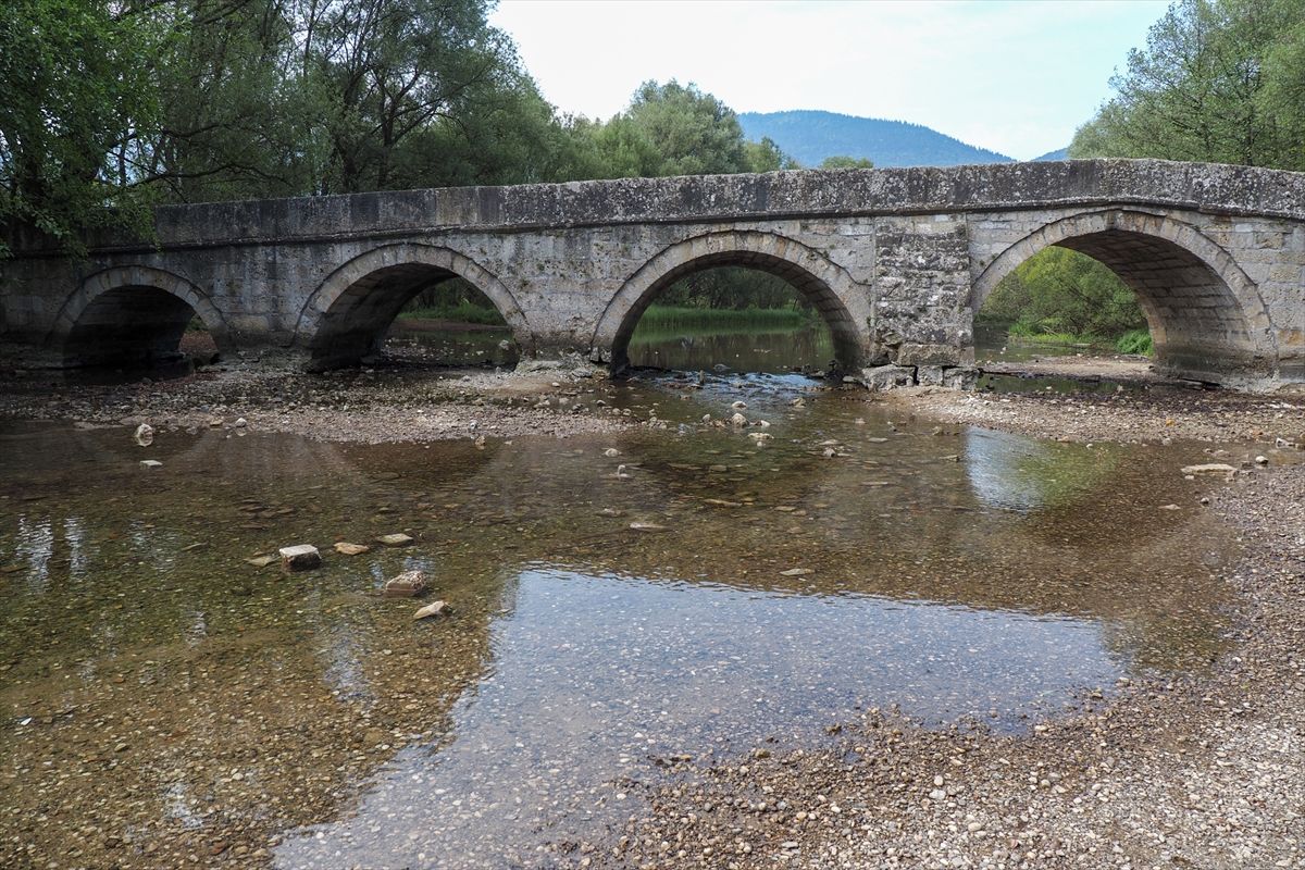 Nivo rijeke Bosne ispod Rimskog mosta veoma nizak: Uskoro očekujemo padavine