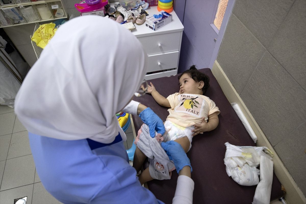 
Sada bebe odgajaju ljekari, medicinske sestre i socijalni radnici u bolnici