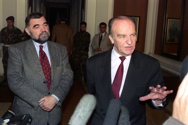 Za razliku od današnjih političkih vođa, Izetbegović životu nije pristupao konformistički i trpio je političke progone, a stranačko djelovanje nije imalo prioritet nad državničkim 