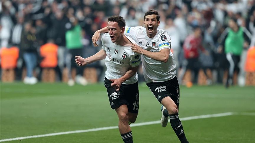 Hadžiahmetović je u karijeri nastupao za Željezničar i Konyaspor