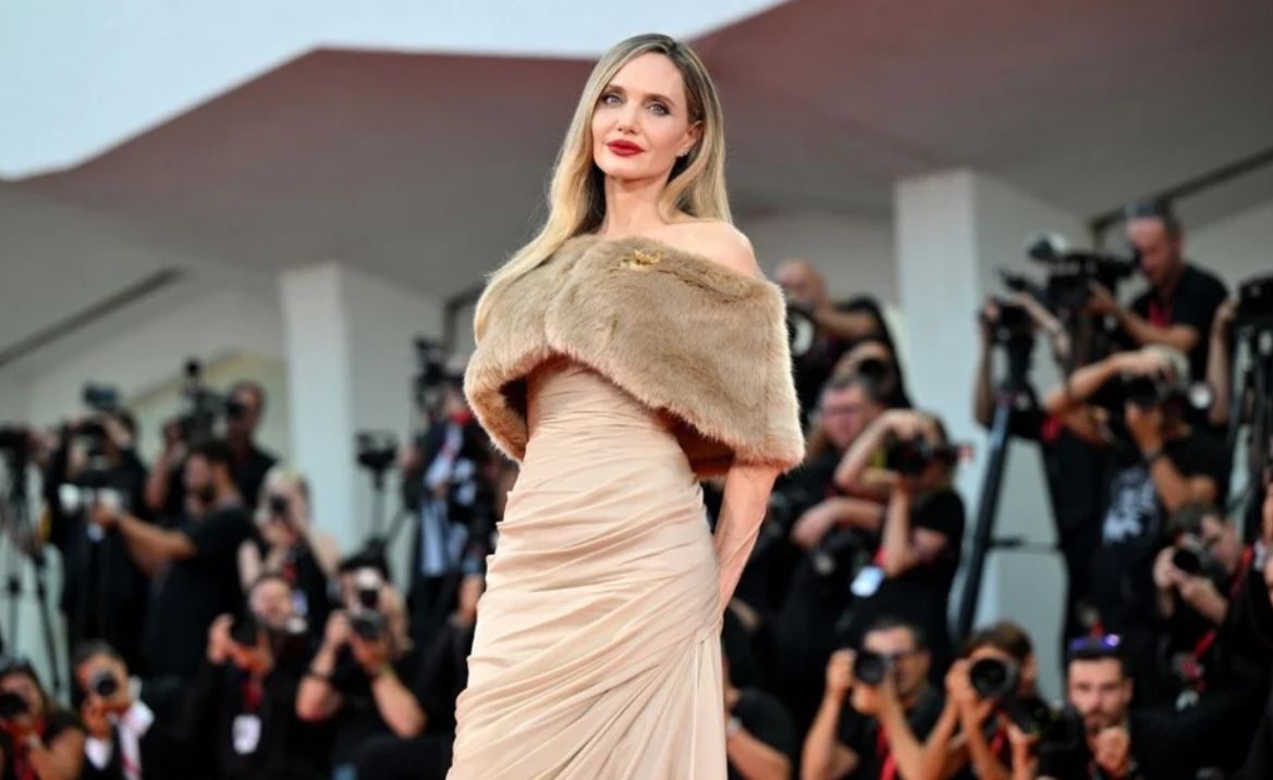 Nema sumnje da je Angelina Jolie jedna od najvećih filmskih zvijezda u Hollywoodu, i oskarovska glumica je već navikla na svoj slavni status