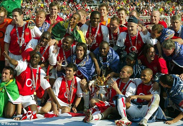 Arsenal je osvojio titulu prvaka bez poraza. Osvojili su 90 bodova uz 26 pobjeda i 12 remija i postali 'Nepobjedivi'. 