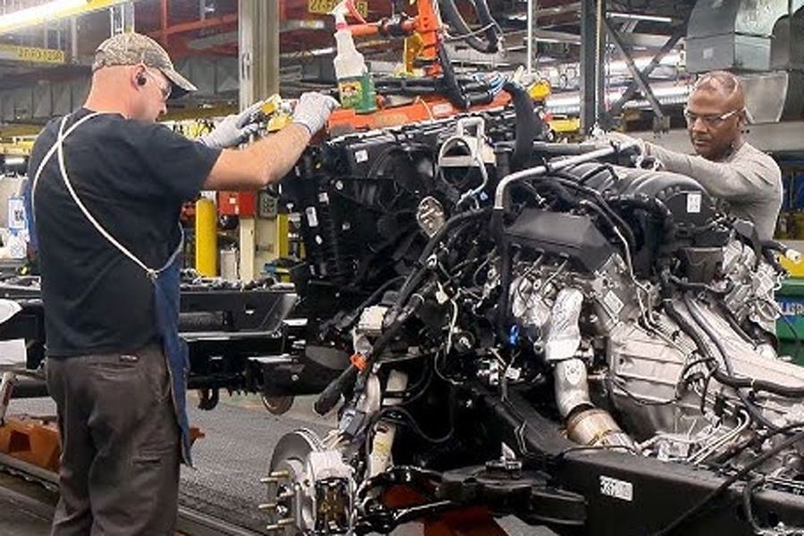 Krajem prošle godine auto-gigant je prema službenim podacima imao oko 76.000 zaposlenih i 87.000 honorarnih radnika