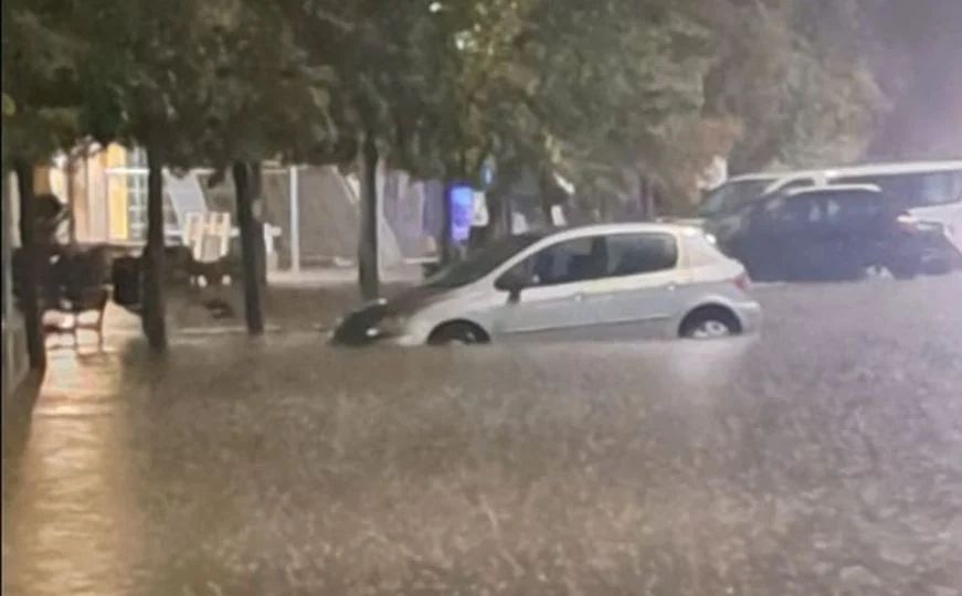 Kiša je u večernjim satima stigla i do Zagreba, a radarske snimke pokazuju kako je pod oblacima gotovo cijela Hrvatska
