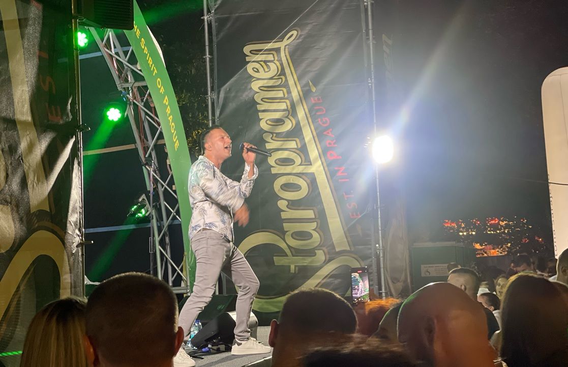 Berin je sinoć otpjevao svoje pjesme "Gdje ljubav stanuje", "Ni mrvu slabosti", "Jednom si me ljubila", ali i brojne druge hitove 