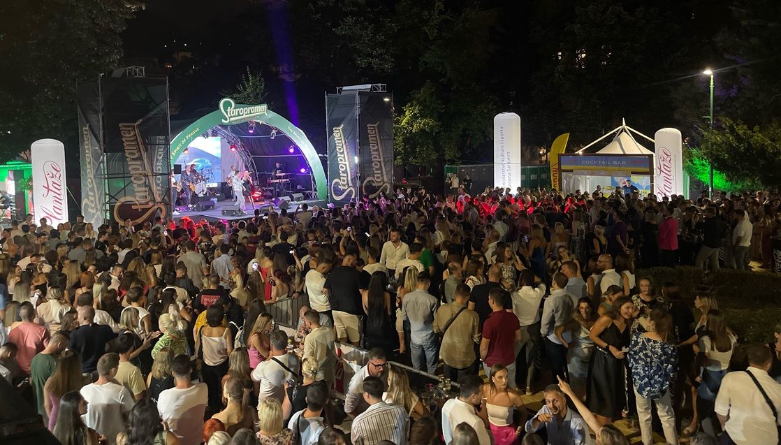 Berin je sinoć otpjevao svoje pjesme "Gdje ljubav stanuje", "Ni mrvu slabosti", "Jednom si me ljubila", ali i brojne druge hitove 