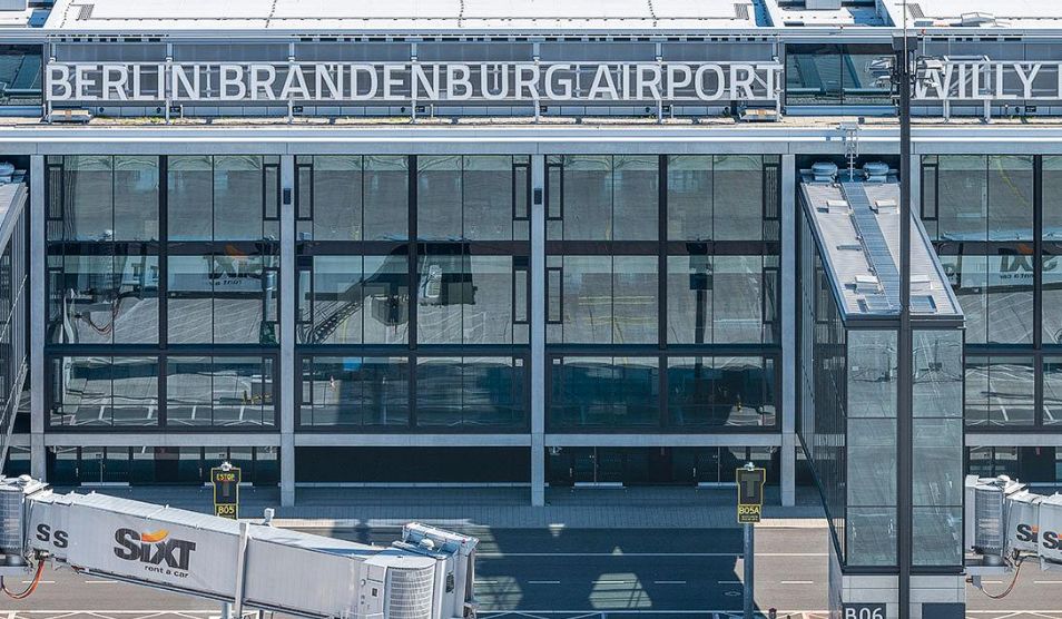 Strožija pravila za tečnosti i gelove u ručnom prtljagu ponovo će stupiti na snagu na svim aerodromima u Evropskoj uniji od 1. septembra, saopćio je Aerodrom Frankfurt.