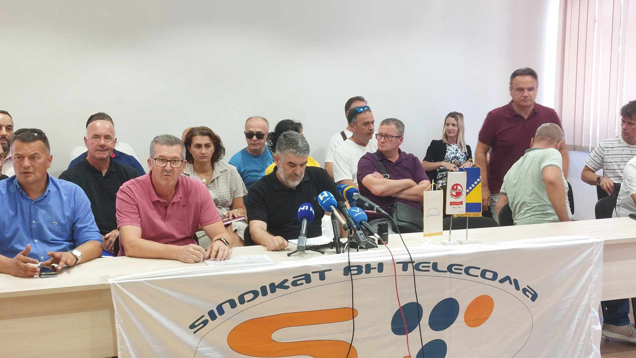Nijedan metar optičkog kabla nije položen od postavljanja ove uprave