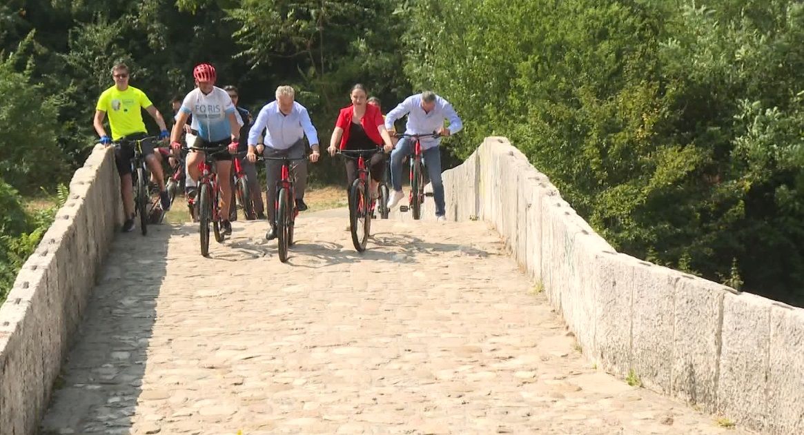 Ovaj projekat finansira Evropska unija u saradnji s gradovima Sarajevo i Istočno Sarajevo, te općinama Stari Grad, Istočni Stari Grad i Pale. 