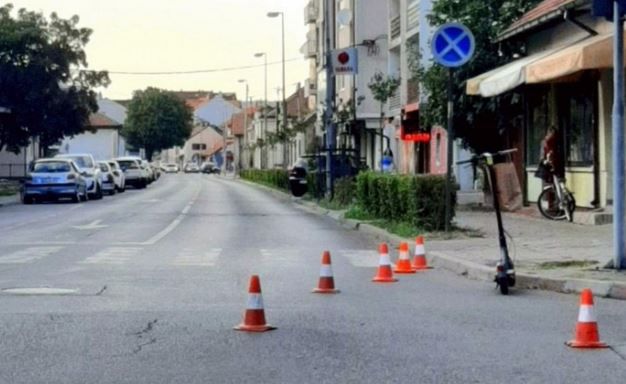 Tu ženu je nakon toga vozilo Hitne pomoći odvezlo na Urgentni blok bijeljinske bolnice