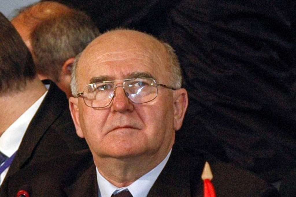 Paravac je bio član Predsjedništva BiH od u periodu od 2003. do 2006. godine kao kadar SDS-a.