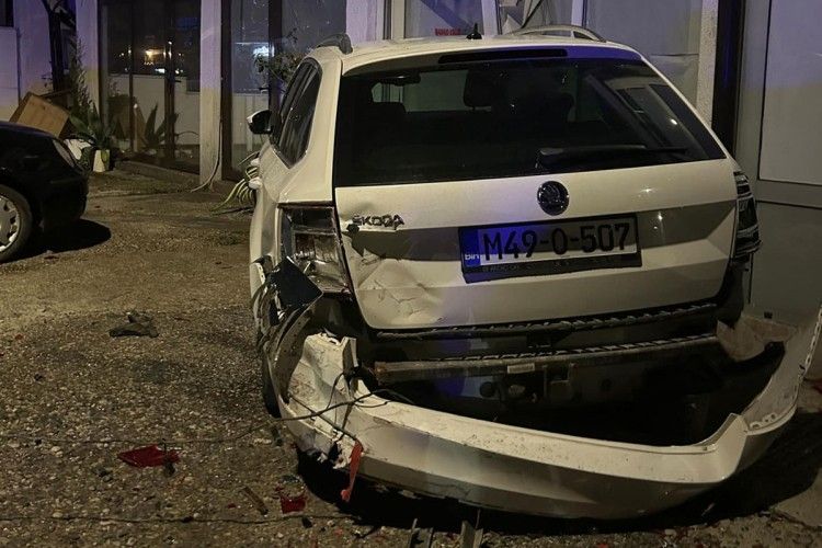 Iz policije kažu da je riječ o muškom licu na privremenom radu u inostranstvu, koji je u organizmu imao više od 1,5 promila alkohola.