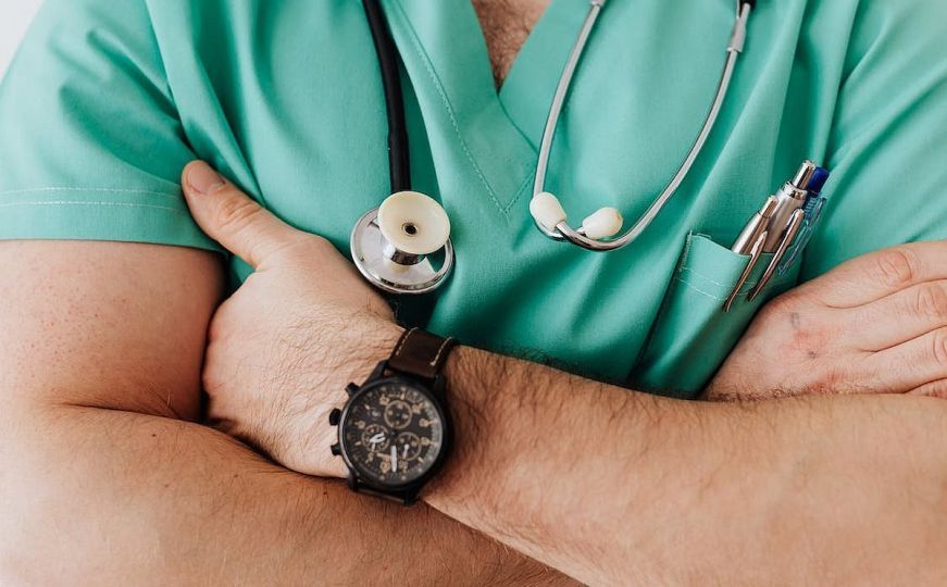 Blokirati bolnicu znači blokirati pravo na zdravstvenu zaštitu, život – i pravo ljudi koji rade u njoj da žive od svoga rada.