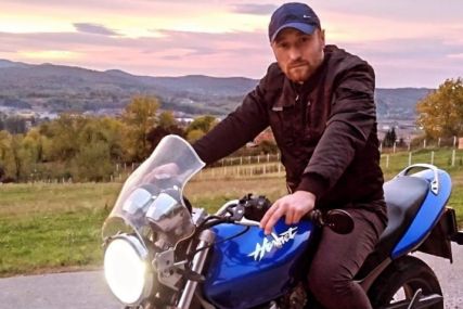 Do nesreće je došlo kada se Jekić, vozeći motocikl, sudario s automobilom kojim je upravljala njegova sugrađanka S.Z. (44).