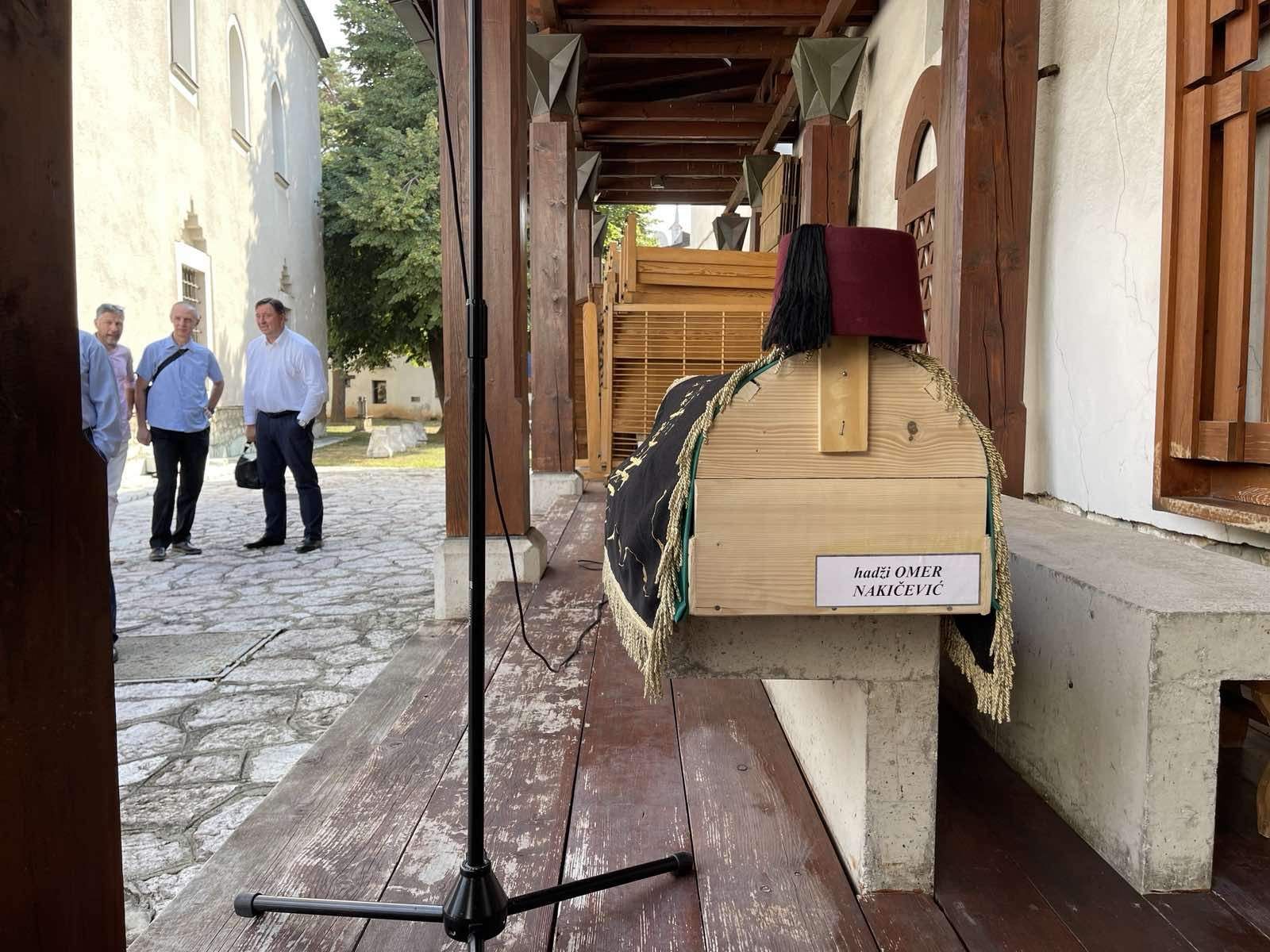 Danas u 15.00 sati, dženaza će se obaviti u Teočaku, gdje će profesor biti i ukopan.